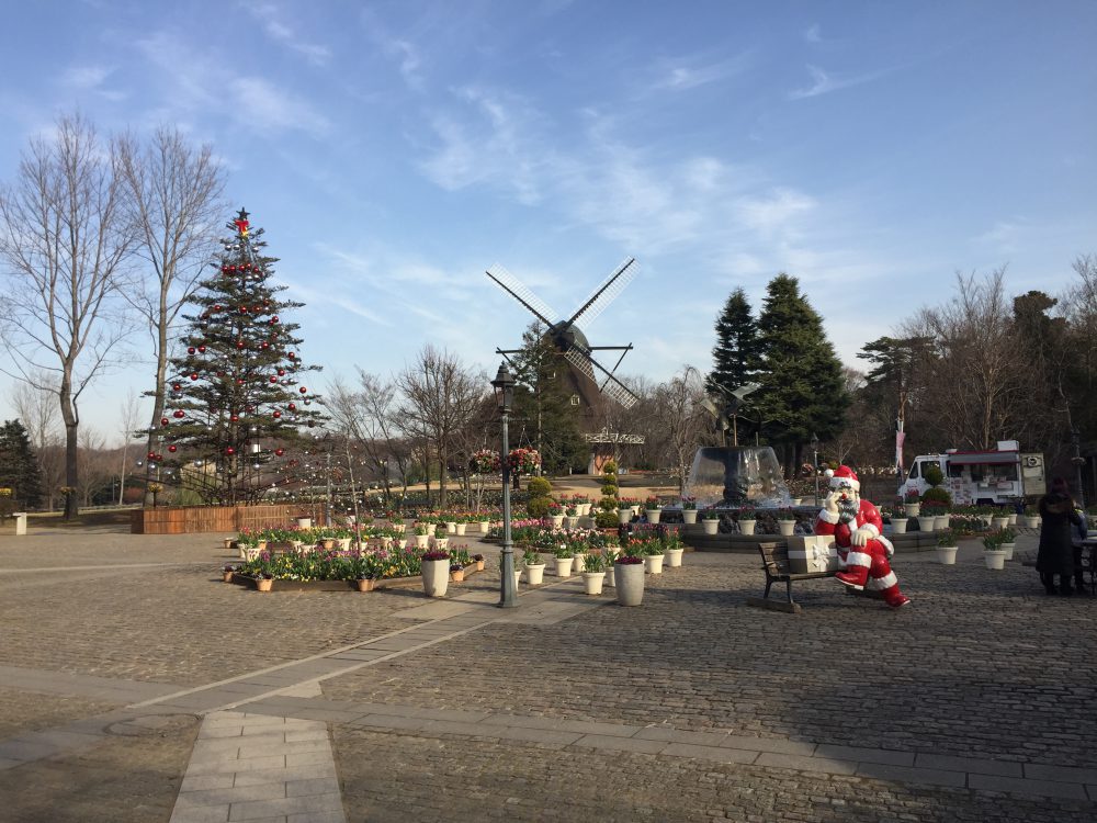 アンデルセン公園のサンタ像